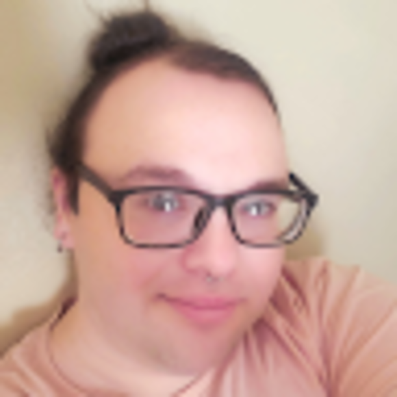 Profile Picture of Fiona Bates (@fionawren86) on Poshmark