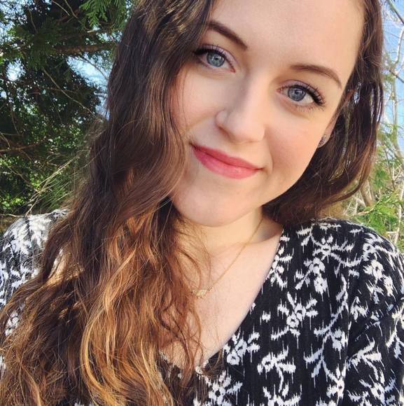 Profile Picture of Allie Degen (@alliedeg) on Poshmark