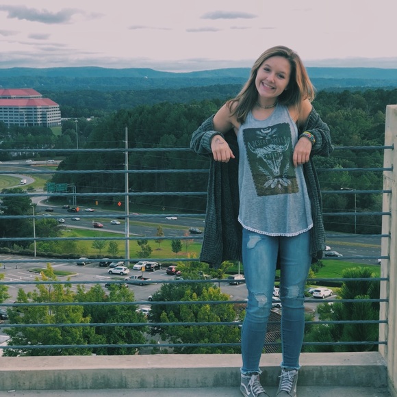 Profile Picture of Jenna Falkner (@jennafalkner) on Poshmark