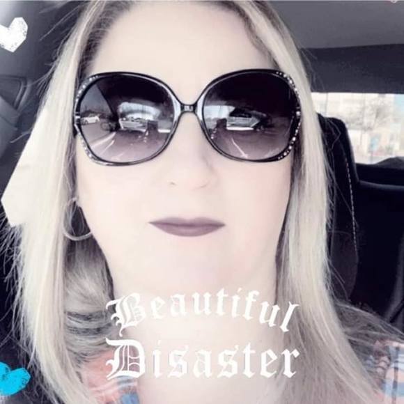 Profile Picture of Amber Lemelin (@amberl3) on Poshmark
