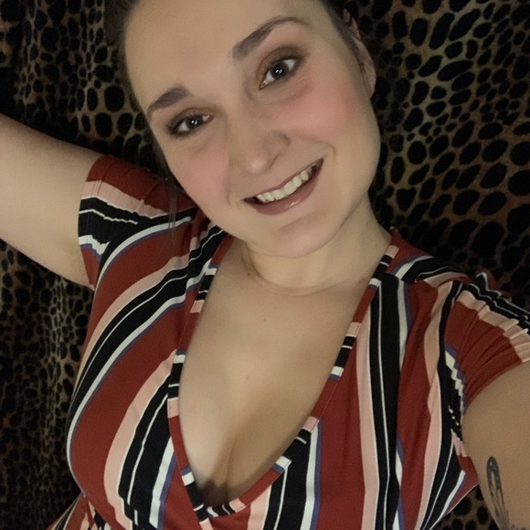 Profile Picture of Shannon Tretter (@shannonltretter) on Poshmark