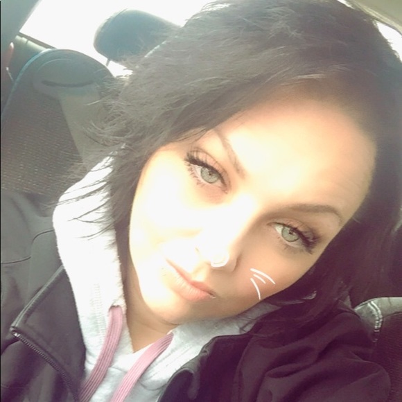 Profile Picture of Dawn Knox (@thedawnknox) on Poshmark