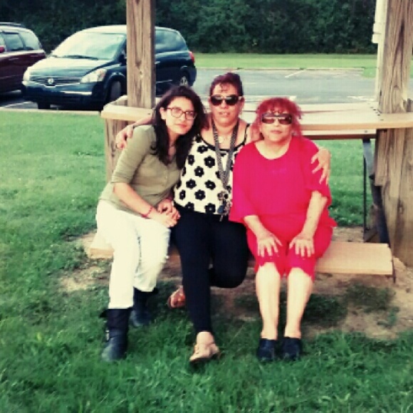 Ruby Paredes - Poshmark Profile Picture of Ruby Paredes (@rubyparedes) on Poshmark