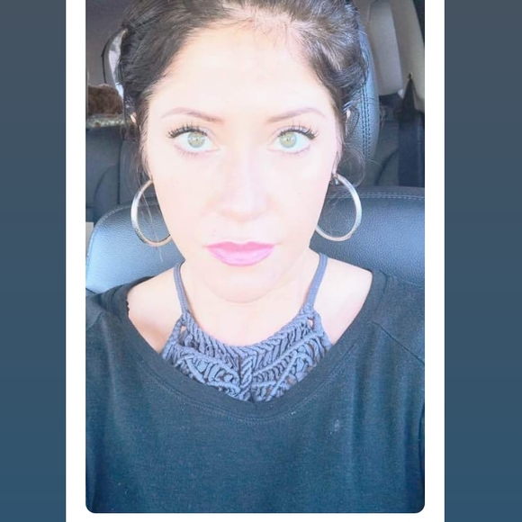 Profile Picture of Nichole Horton (@nicholeh6) on Poshmark