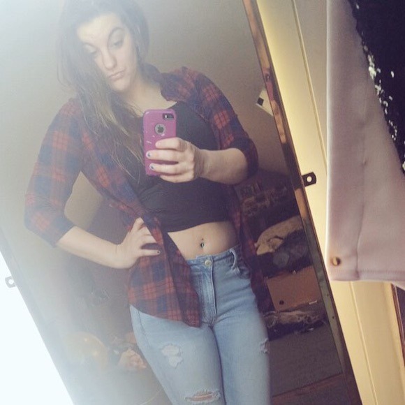 Profile Picture of Anessa Fox (@foxan81) on Poshmark