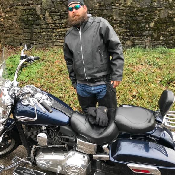 Profile Picture of Robert Compton (@robertcompto974) on Poshmark