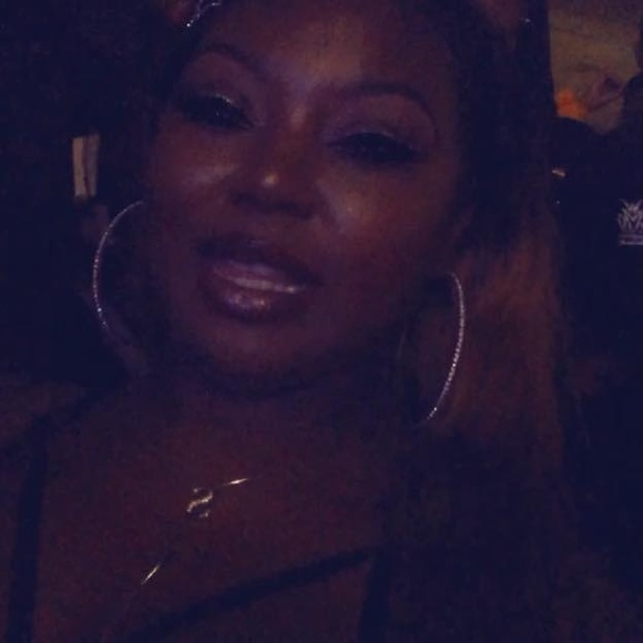 Profile Picture of Dominique Burrell (@dominiquebur883) on Poshmark