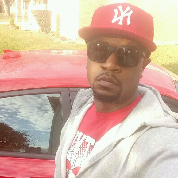 Profile Picture of Antwan Bailey (@twandon627) on Poshmark