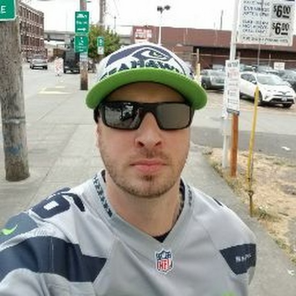 Profile Picture of Brian Loberg (@bloberg36) on Poshmark