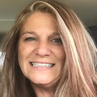 Profile Picture of Shelley Clausen (@fitwithShelley) on Twitter