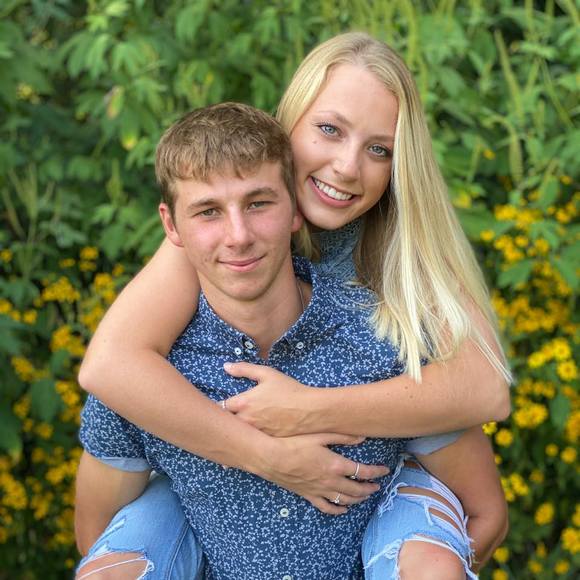 Zachary Schoenfeldt - Poshmark Profile Picture of Zachary Schoenfeldt (@zachary_414) on Poshmark