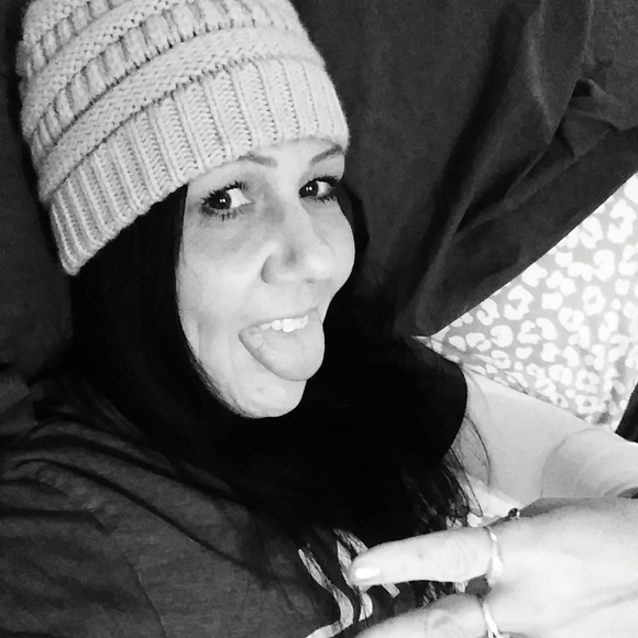 Profile Picture of Jena Galyen (@jenajoygalyen) on Poshmark