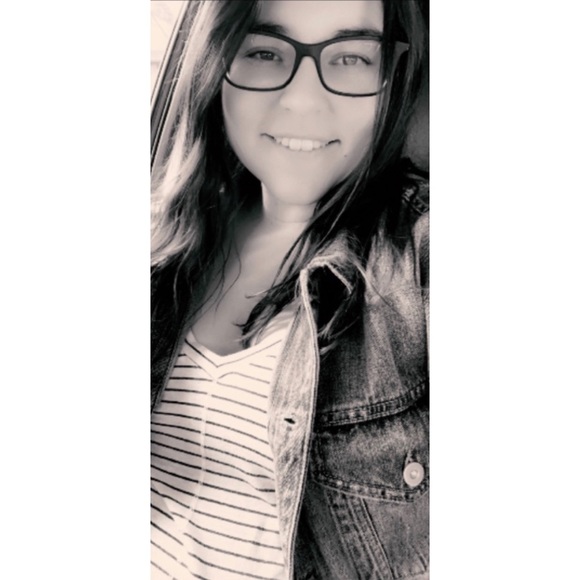 Profile Picture of Ashly Hunken (@ashlynhunken) on Poshmark