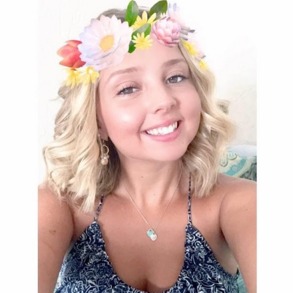 Profile Picture of Danielle Heeks (@dheeks98) on Poshmark