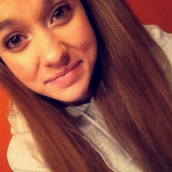 Profile Picture of Leanna Brockett (@leanna_brockett) on Poshmark