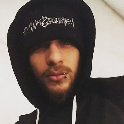 Profile Picture of Andrew Gille (@DeadtoTheLiving) on Twitter