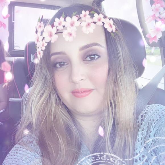 Profile Picture of Mely Pelaez (@mely94) on Poshmark