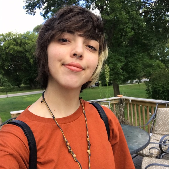 Profile Picture of Hannah Rominski (@mossbot) on Poshmark