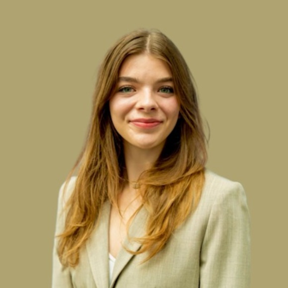 Profile Picture of Abigail Wilczak (@amwilczak20) on Poshmark