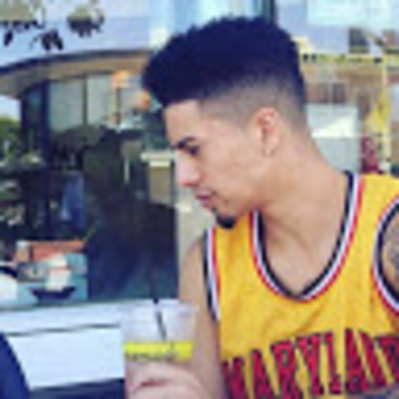 Profile Picture of Selena Berber (@berberselena3) on Poshmark