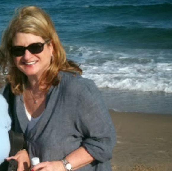 Profile Picture of Laurie Lavinsky (@laulav6) on Poshmark