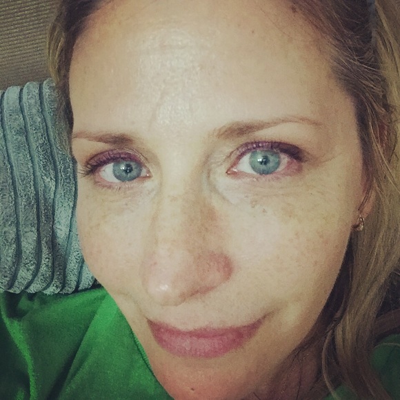 Profile Picture of Lauren Barnello (@lrbarnello) on Poshmark