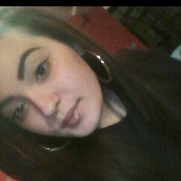 Profile Picture of Allison Chladek (@a_rose09) on Poshmark