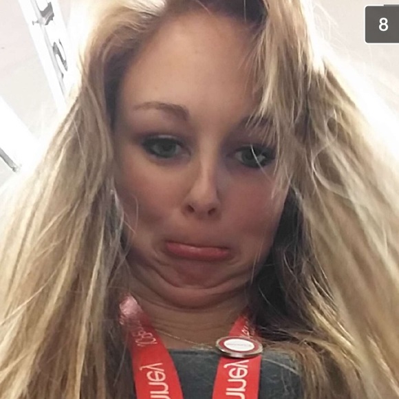 Profile Picture of Jessie English (@jesss091596) on Poshmark