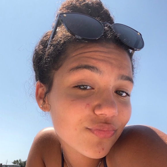 Profile Picture of Jaleesa Nevarez (@jaleesanevarez) on Poshmark
