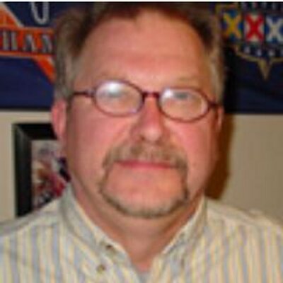 Profile Picture of Chris Glaub (@MagicButtoner) on Twitter