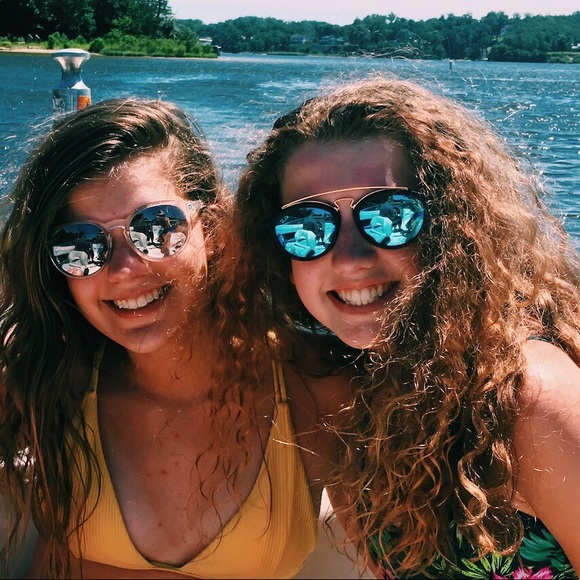 Profile Picture of Clare Harris (@clareharris779) on Poshmark