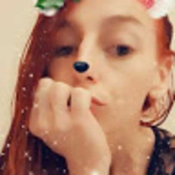 Profile Picture of Veronika Pierpoint (@ismevee) on Poshmark