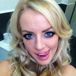 Profile Picture of Tara William (@Cutetarawilliam) on Twitter