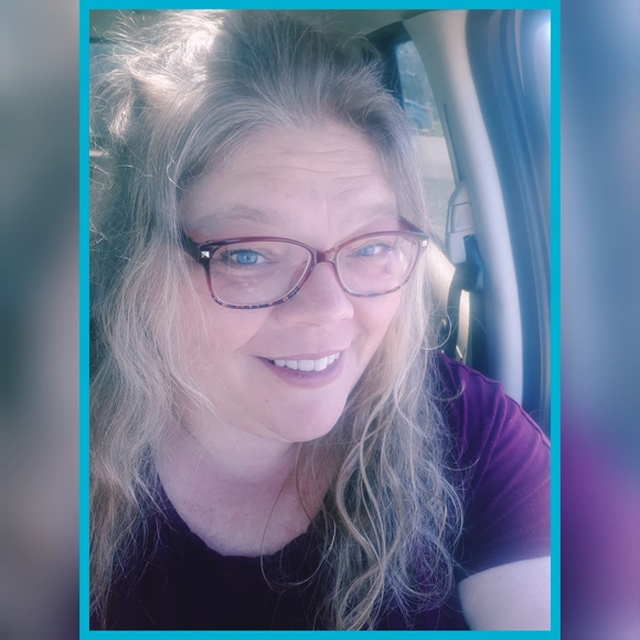 Profile Picture of Kim Chisholm (@kimchisholm876) on Poshmark