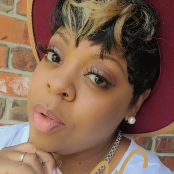 Profile Picture of Tamara Chandler (@tamchan1913) on Poshmark