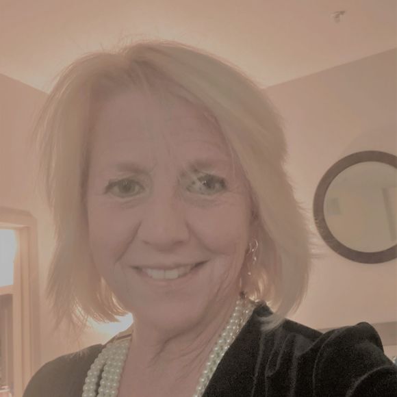 Profile Picture of Mary Danielsen (@marydanielsen) on Poshmark