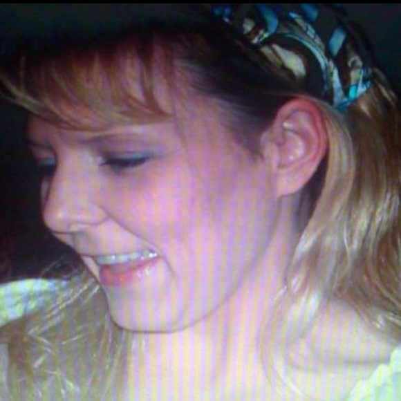 Profile Picture of Joanna Gates (@annasbirds) on Poshmark