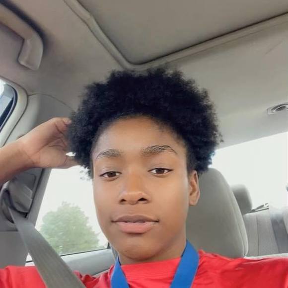 Profile Picture of Khrystallyn Harkless (@khrystallynh) on Poshmark