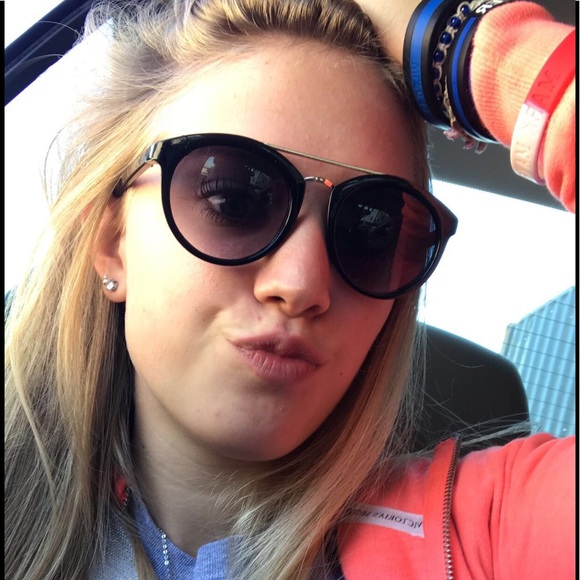 Faith Romstadt - Poshmark Profile Picture of Faith Romstadt (@faithromstad) on Poshmark