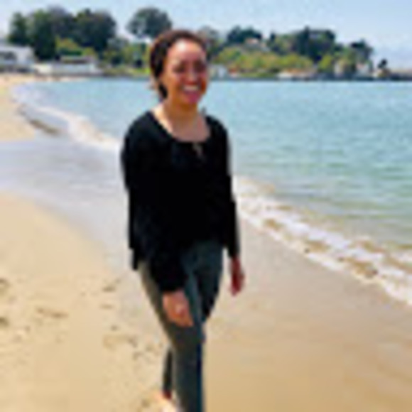 Profile Picture of Sisileti Hingano (@sisiletihingano) on Poshmark