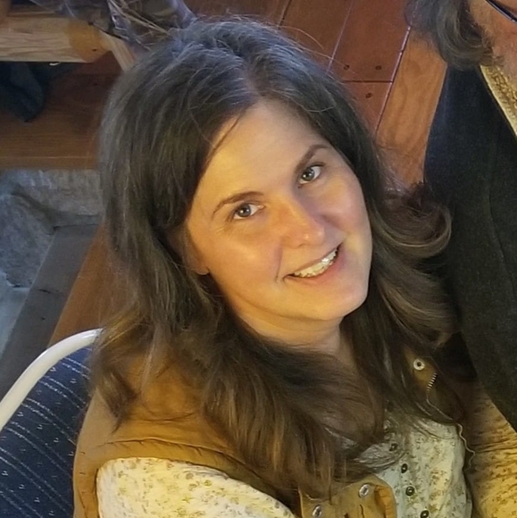 Profile Picture of Sandra Skala (@sandraskala) on Poshmark