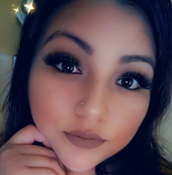 Profile Picture of Mariela Ramirez (@mariilove18) on Poshmark