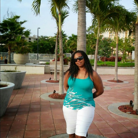 Profile Picture of Karen Cook (@karencook230) on Poshmark