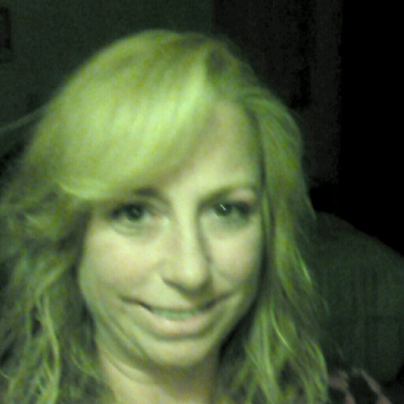 Profile Picture of Bobbie Hahn (@bobbie6609) on Poshmark