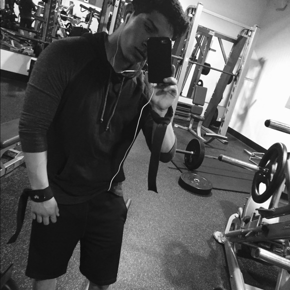 Profile Picture of Omar Navarro (@omarn1212) on Poshmark