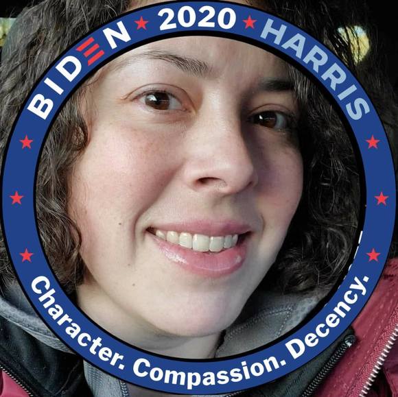 Profile Picture of Ellen Day (@elliesings88) on Poshmark