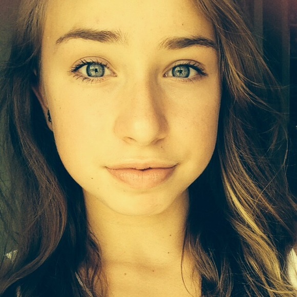 Profile Picture of Jillian Schneider (@jillpop) on Poshmark