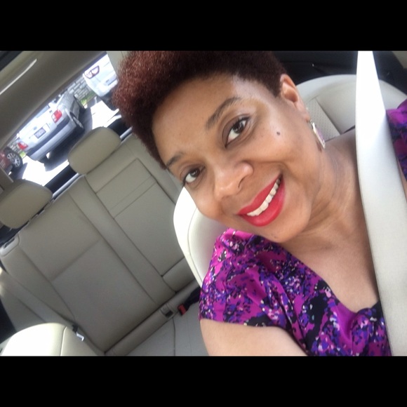 Profile Picture of Veronica Gromada (@vgromada) on Poshmark