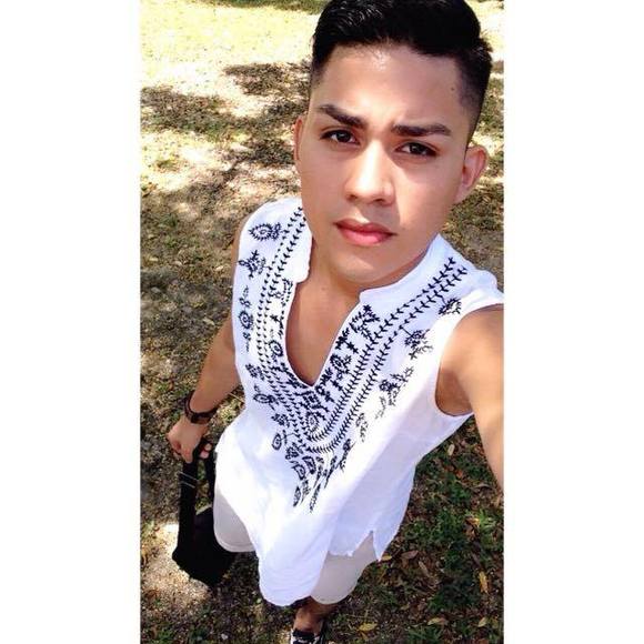 Profile Picture of Guillermo Mahomar (@mahomar_04) on Poshmark