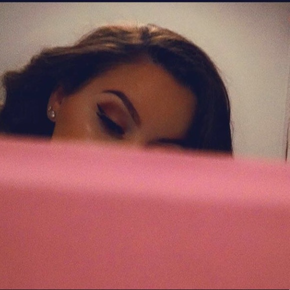 Profile Picture of Tori Genovesi (@torigenovesi) on Poshmark